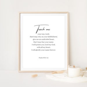 Könnte beinhalten: Schwarz-weiß druckbarer Wandkunst mit einem Zitat aus Psalm 86:11-12, das lautet: "Lehre mich deinen Weg, Herr, damit ich mich auf deine Treue verlassen kann: gib mir ein ungeteiltes Herz, damit ich deinen Namen fürchten kann. Ich werde dich loben, Herr, mein Gott, von ganzem Herzen: Ich werde deinen Namen für immer verherrlichen."