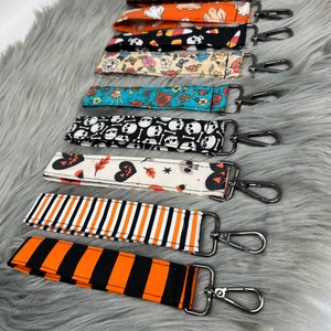 Halloween Wristlets - Wristlets - Key Chains - Key Lanyards - Halloween Keychains- Halloween - Skulls Wristlet - Halloween Colors