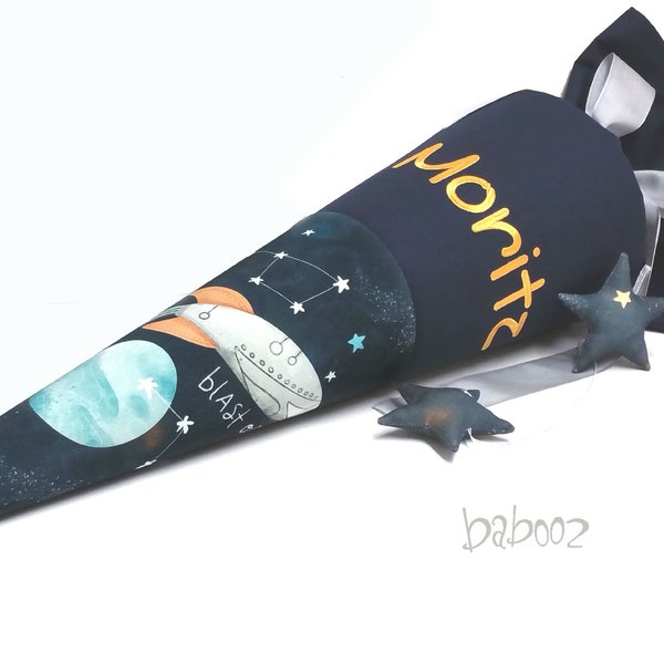 School cone for boys, incl. name, rocket / galaxy, made of dark blue fabric with stars, matches the Ergobag KoBärnikus school bag