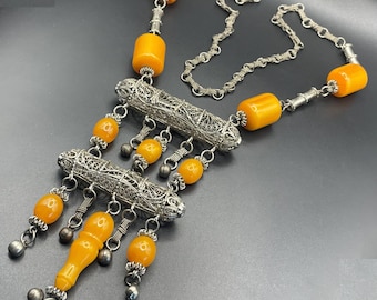 Enorme vintage Faturan misbaha-gebedkraal en verzilverde filigraan Jemenitische bruiloft-/geboorteketting met oranje/gele fenolkralen