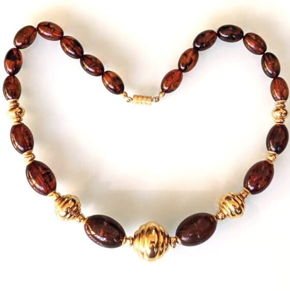 Collier Ancien En Perles De Plastique Facettées - Style Art Déco / Rétro, Matière Corail, Occasion