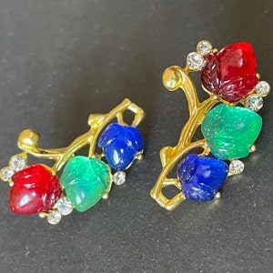 Vintage blue, red and green lucite / perspex earrings for pierced ears in gold tone, gripoix poured glass tutti frutti style plastic
