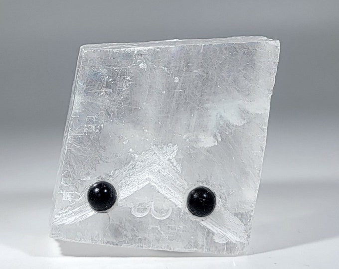 Optical Calcite Pet Rock Carving