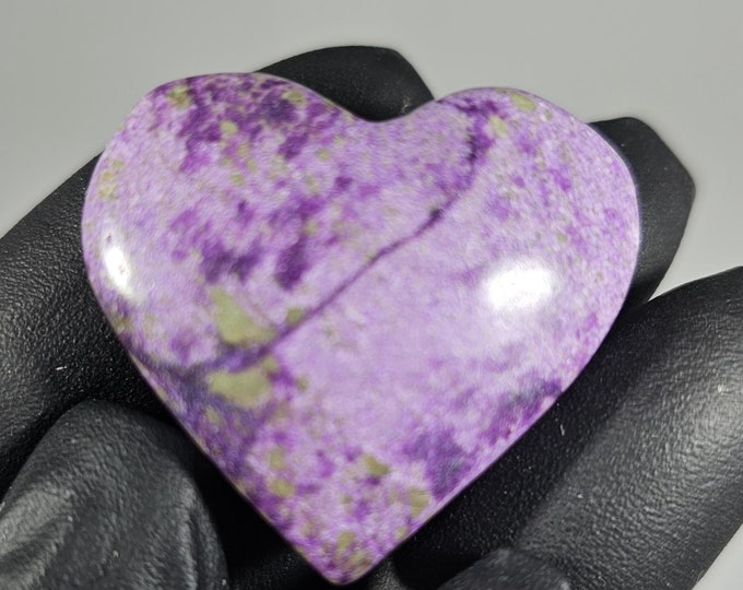 Atlantasite in Stichtite Heart Carving