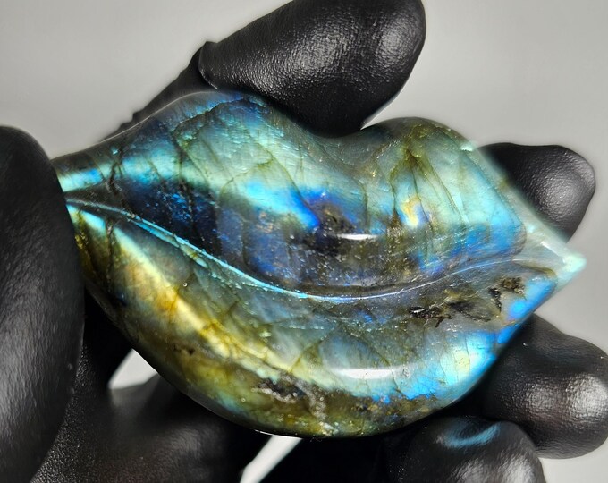 Labradorite Lips Carving