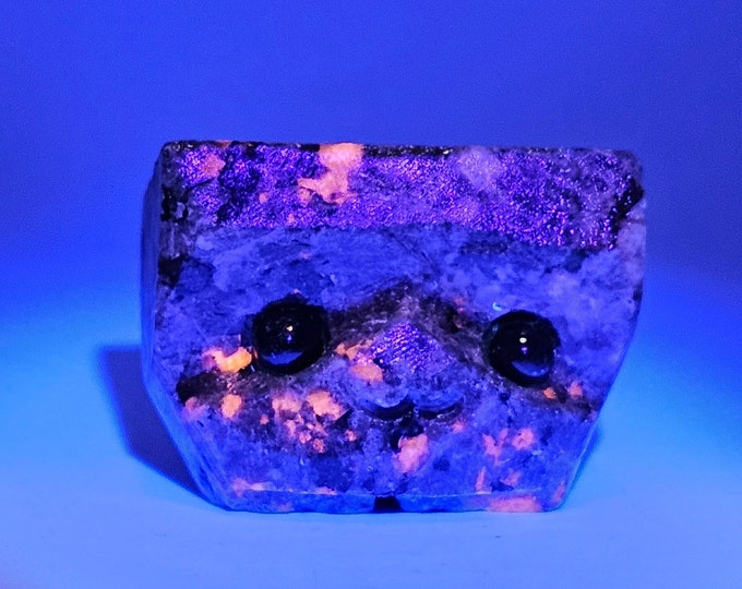 Yooperlite Pet Rock Carving