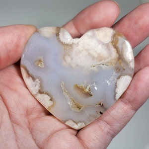 Flower Agate Heart Carving