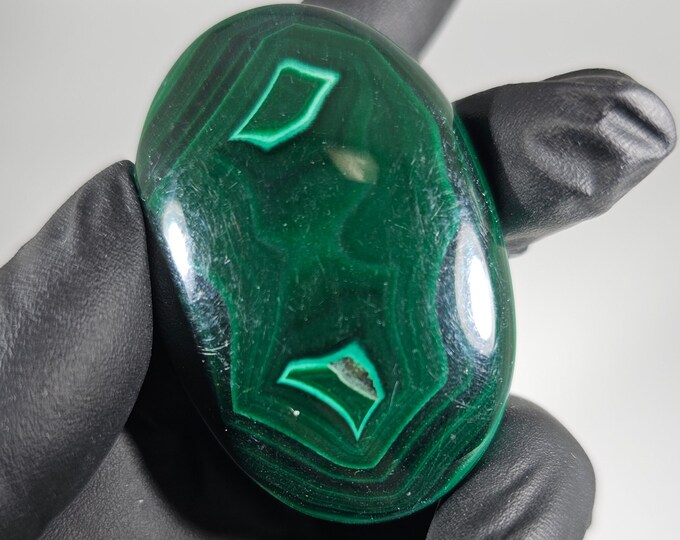 High Quality Malachite Palm Stone