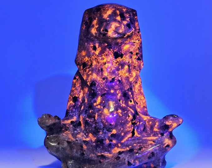 2.6" Yooperlite Rabbit Yoga Carving