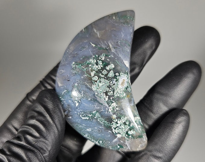 Moss Agate Moon Palm Stone