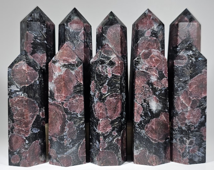 Your Choice Garnet in Arfvedsonite Tower