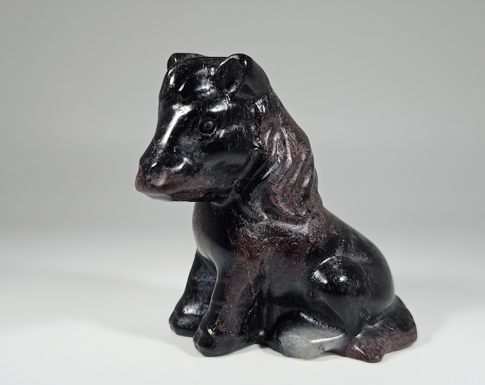 Garnet in Arfvedsonite Horse Carving