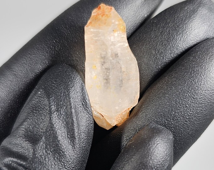 Natural UV Reactive Petroleum Quartz