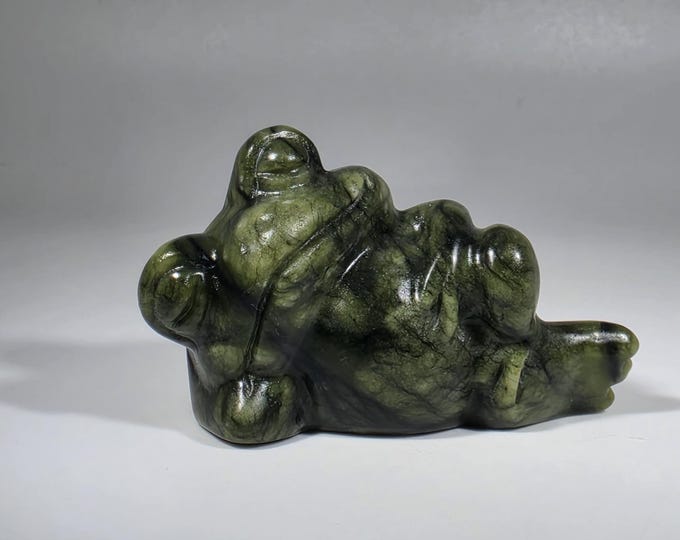 Green Jade Frog Carving