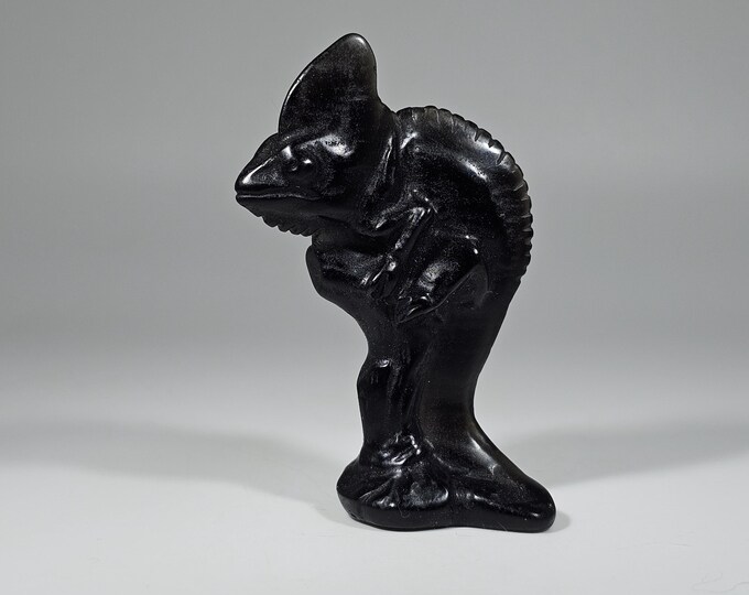 2.3" Ice Obsidian Chameleon Carving