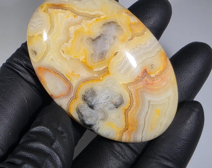 Crazy Lace Agate Palm Stone