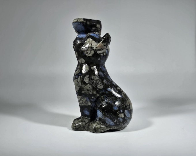 Que Sera Cat Carving Llanite