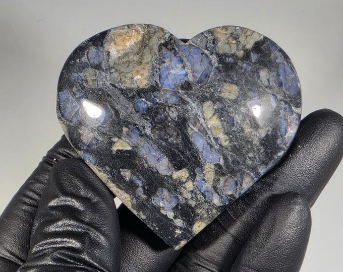 Que Sera Heart Palm Stone