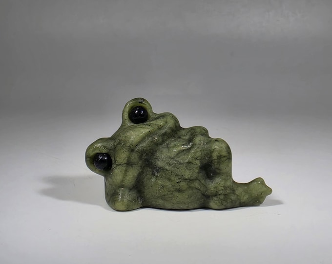 Green Jade Frog Carving