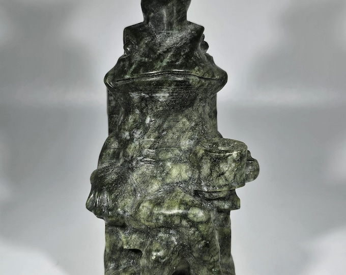 Green Jade Frog Carving
