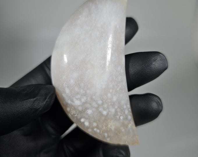 Flower Agate Moon Palm Stone