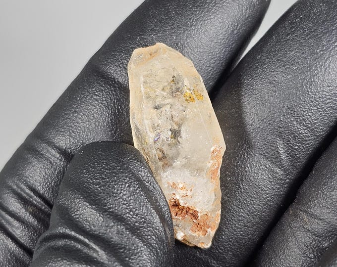 Natural UV Reactive Petroleum Quartz