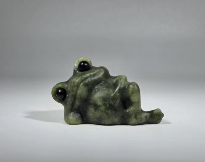 Green Jade Frog Carving