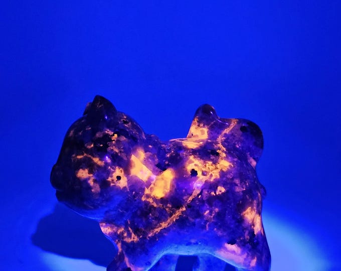 Yooperlite Cat Carving UV Reactive