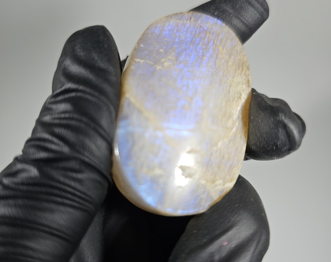 Moonstone Palm Stone