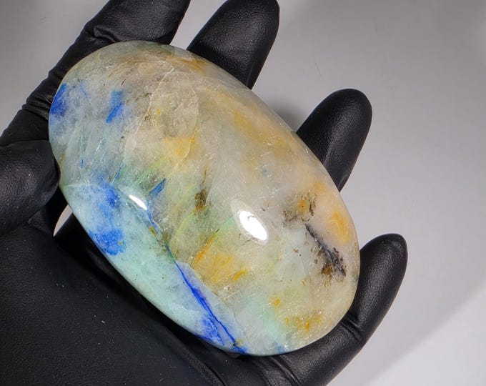 Quantum Quatro Palm Stone