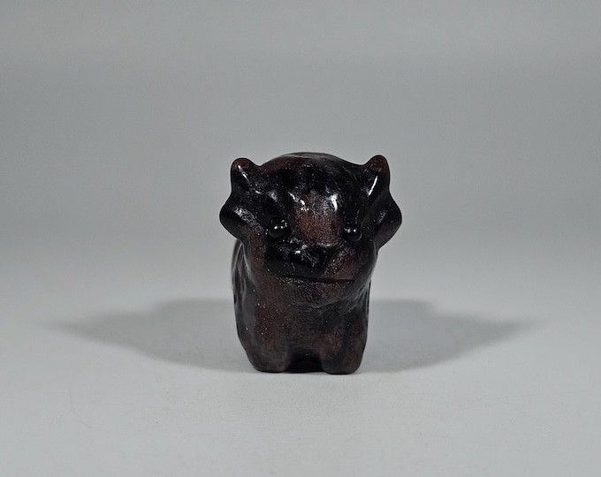 Mini Garnet in Arfvedsonite Highland Cow Carving