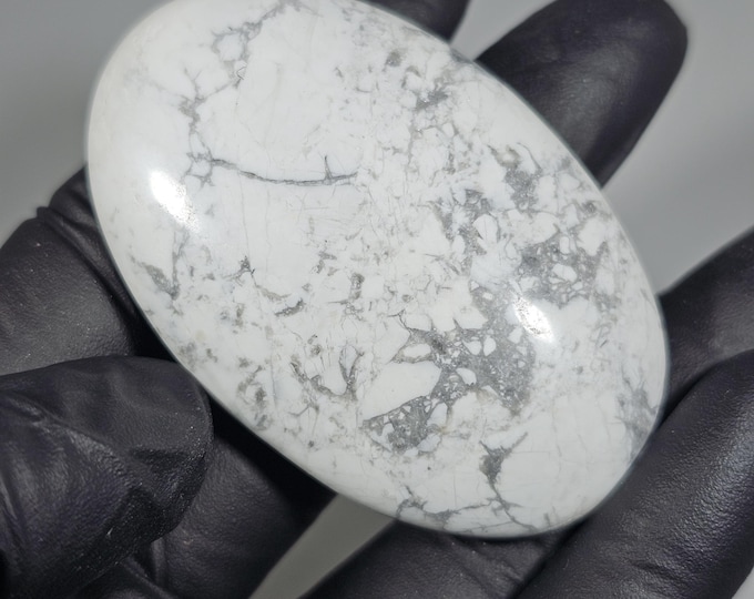 Howlite Palm Stone
