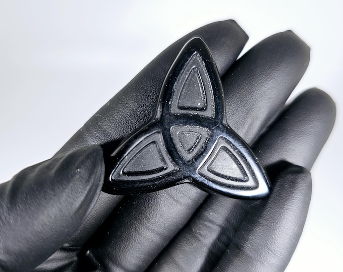 Obsidian Trinity Knot Carving
