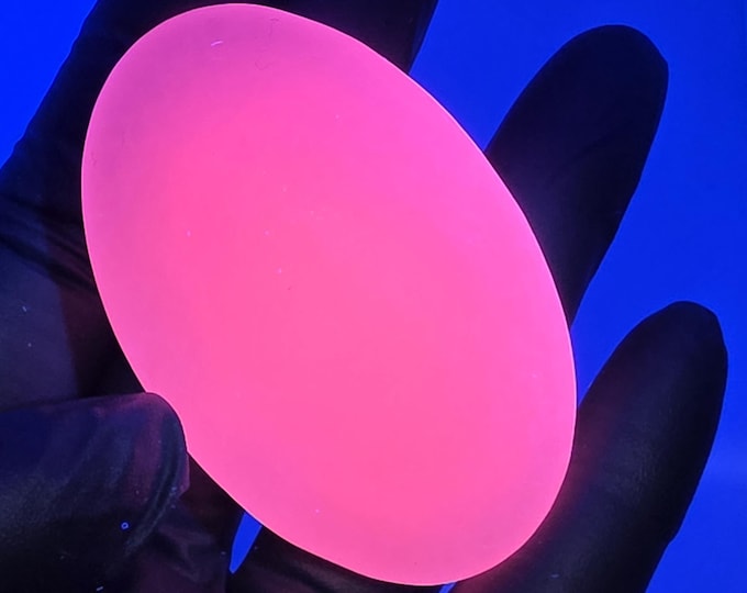 Mangano Calcite Palm Stone UV Reactive