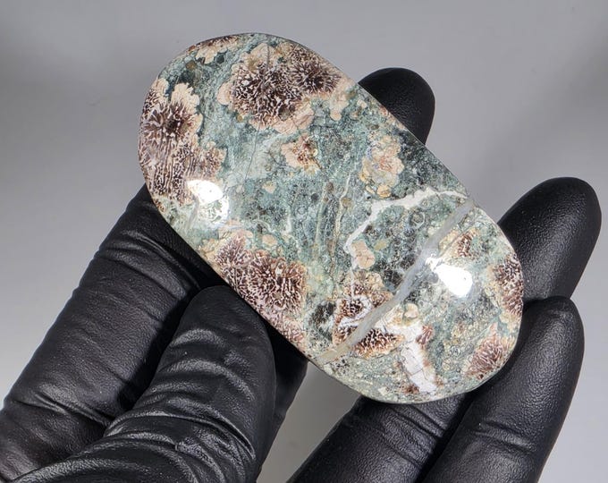 Green Flower Jasper Palm Stone