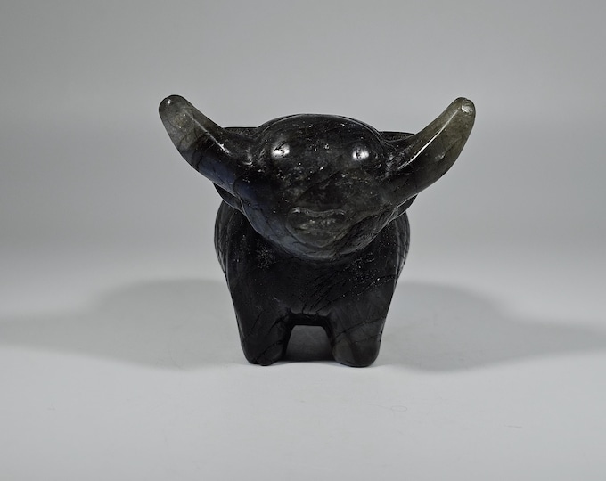 Flashy Labradorite Highland Cow Carving