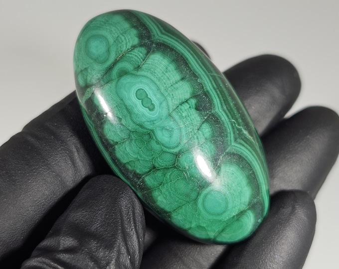 High Quality Malachite Palm Stone