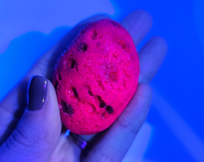 Honeycomb Ruby Palm Stone