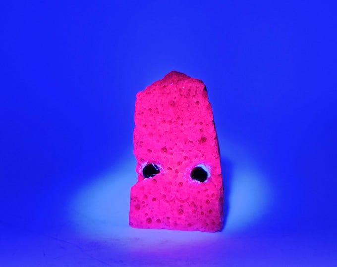 Honeycomb Ruby Pet Rock Carving