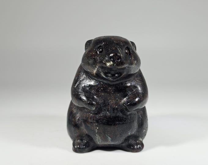 Garnet in Arfvedsonite Hamster Carving