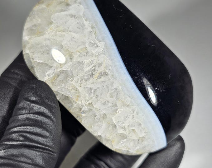 Black Agate Palm Stone