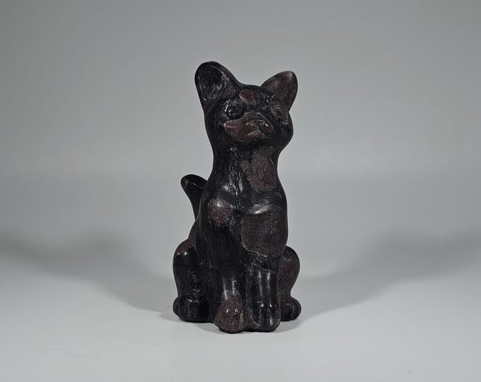 Garnet in Arfvedsonite Cat Carving