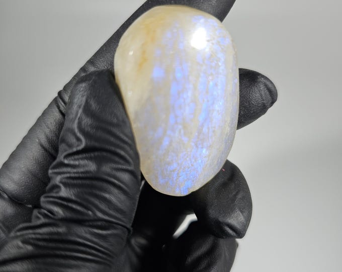 Moonstone Palm Stone