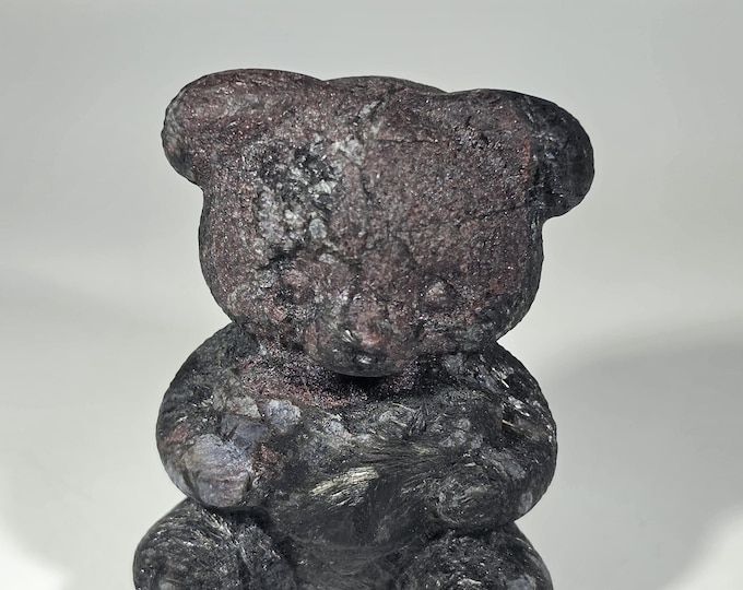 Garnet in Arfvedsonite Bear Carving