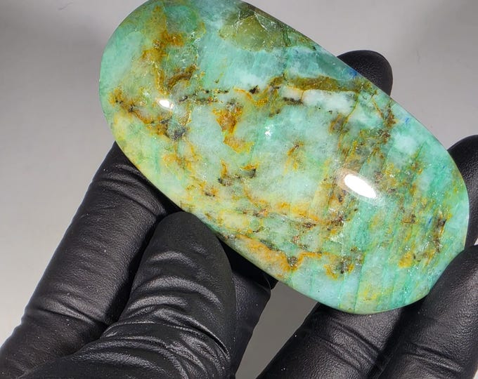 Quantum Quatro Palm Stone