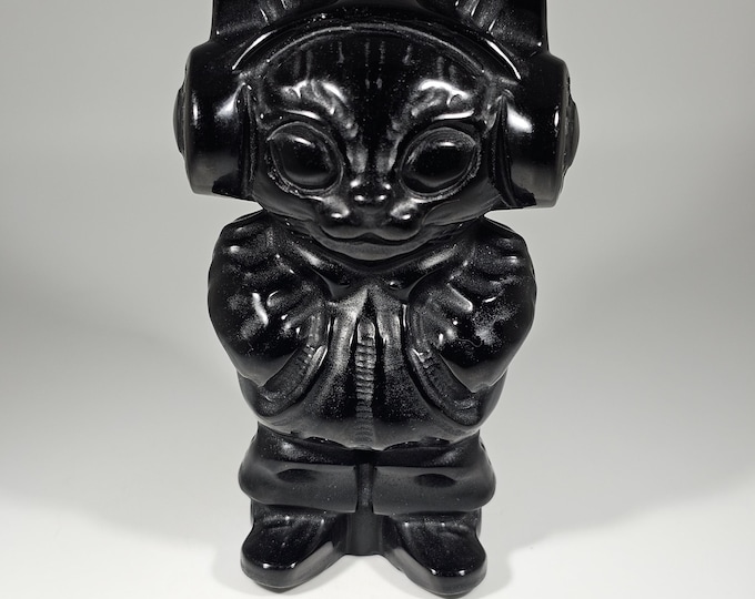 Obsidian Cat Carving