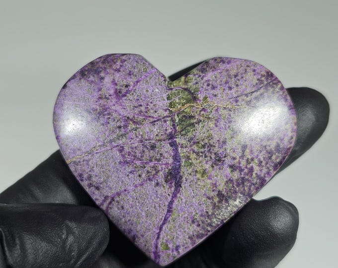 Atlantisite in Stichtite Heart Carving
