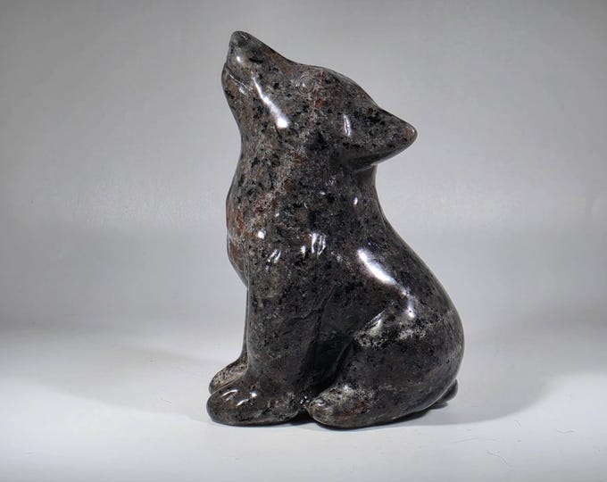 Yooperlite Wolf Carving UV Reactive