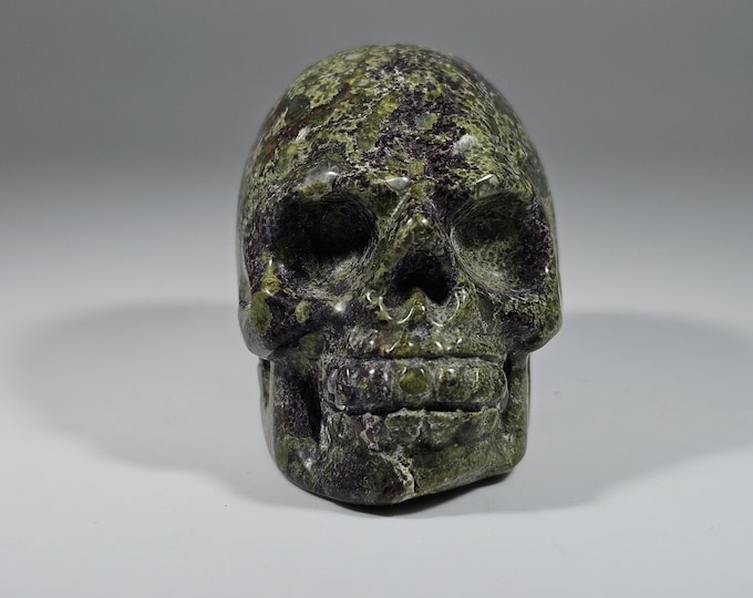 2" Dragon Blood Skull Carving *Imperfect