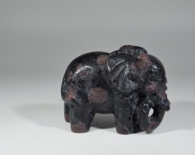 Garnet in Arfvedsonite Elephant Carving